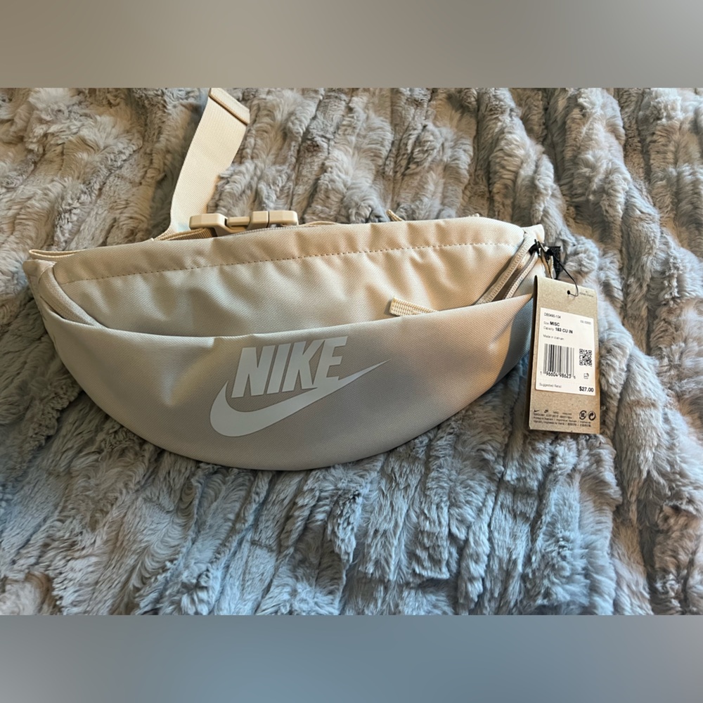 NWT Nike Waist pack/ bum bag